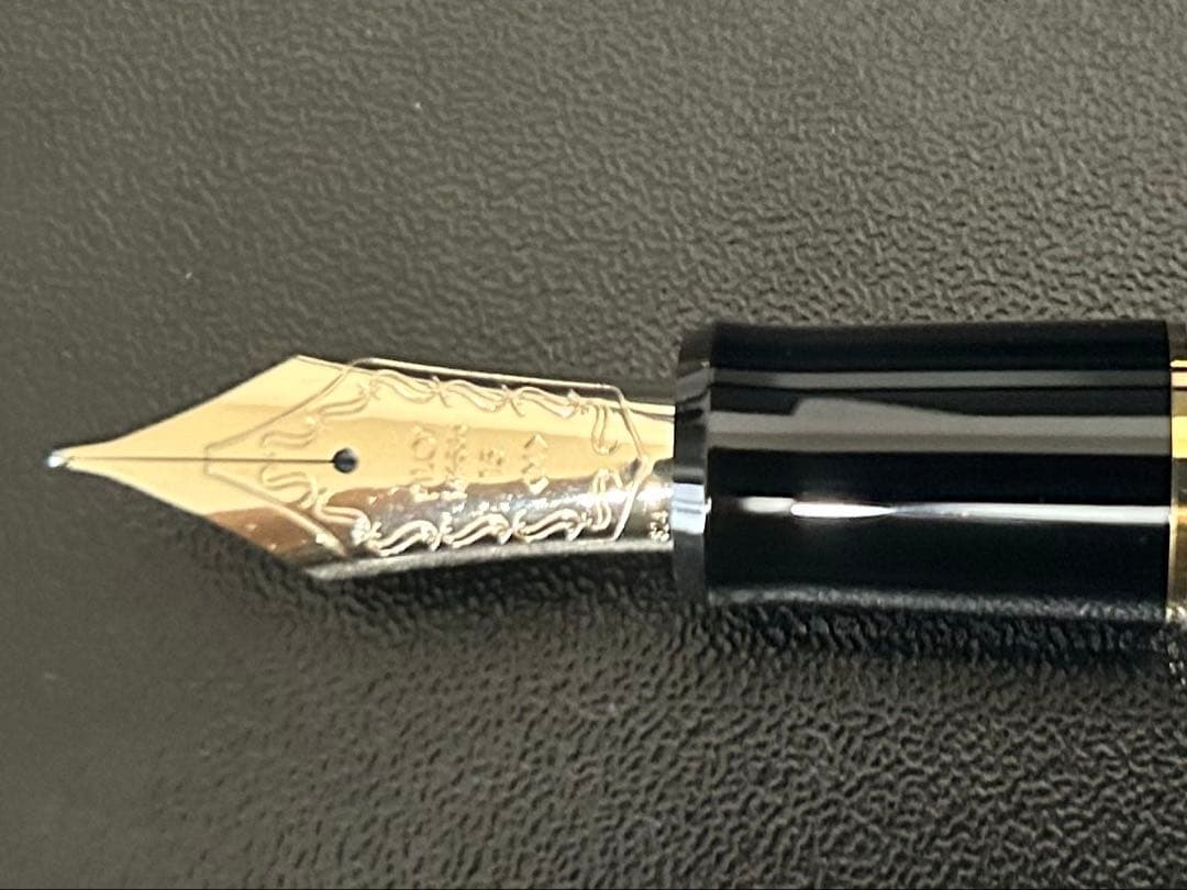 PILOT カスタム823 透明軸　M