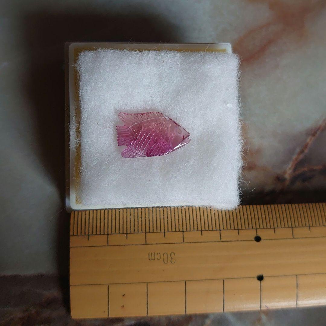 トルマリン・ルース ・魚形カービング