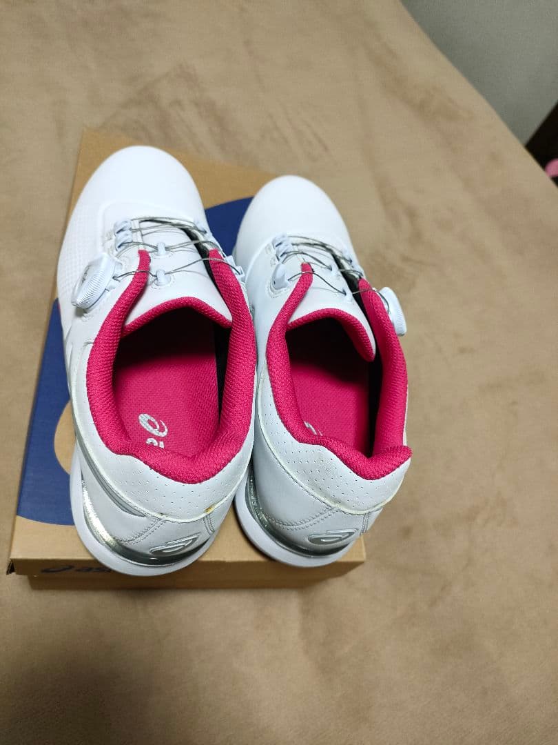 アシックス　24cm　レディスゴルフシューズ 新品未使用