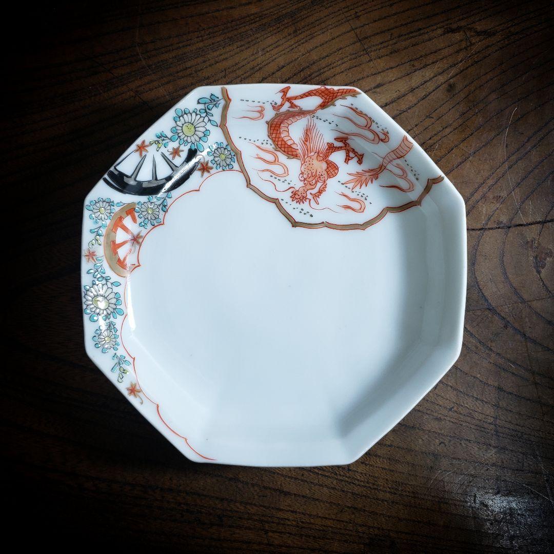 八角皿　古伊万里　菊文様　御所車　車輪　龍　竜　雲竜　明治　色絵付　赤絵　イ号