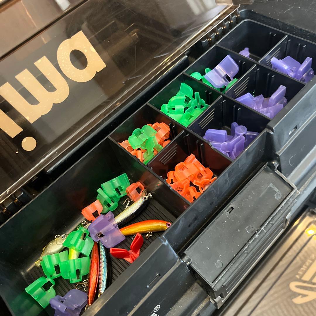 ルアーボックスとルアーなど