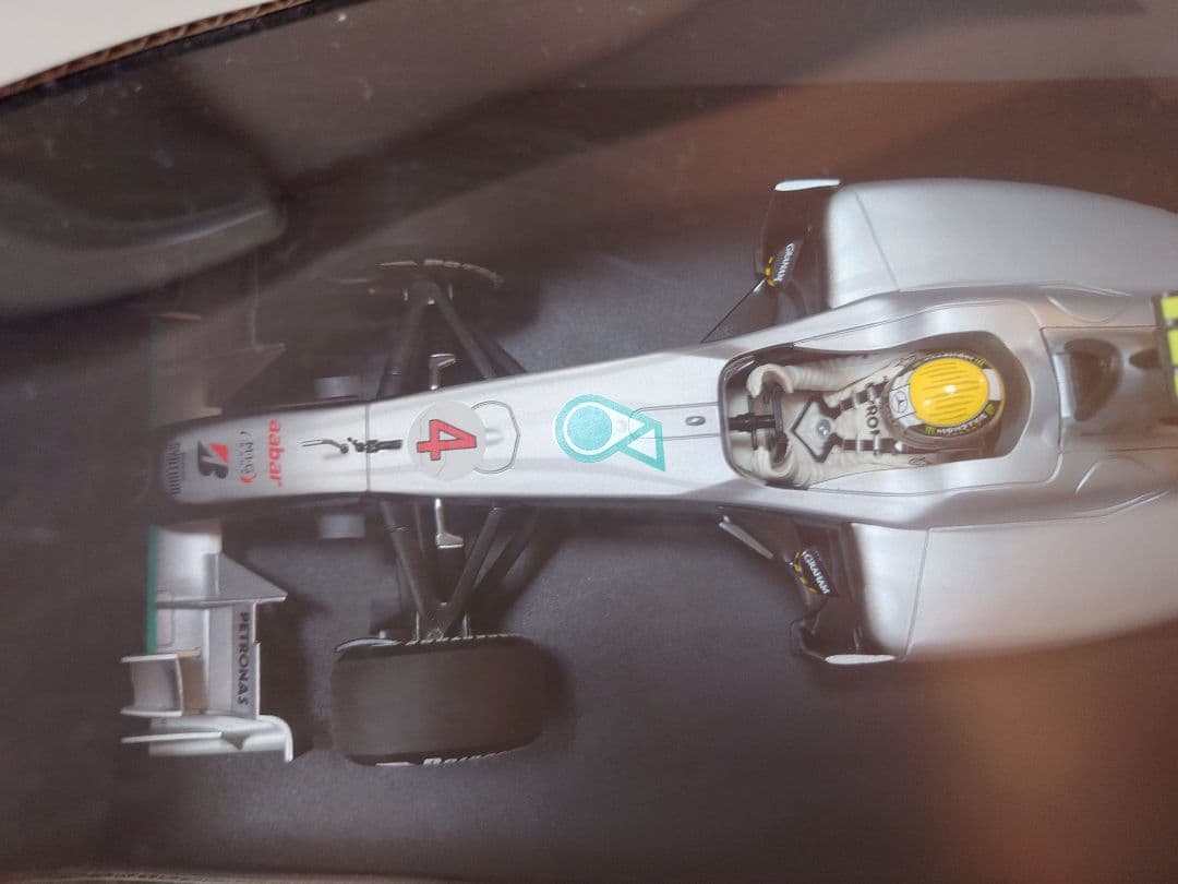 MINICHAMPS 1:18 F1 メルセデス　ニコ・ロズベルグ 1 /18
