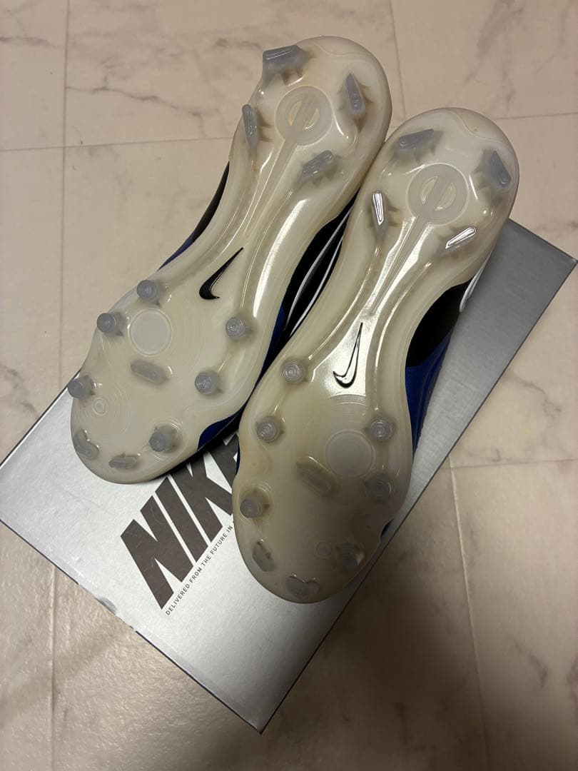 大特価 新品 ナイキサッカースパイク ティエンポレジェンド10 FG