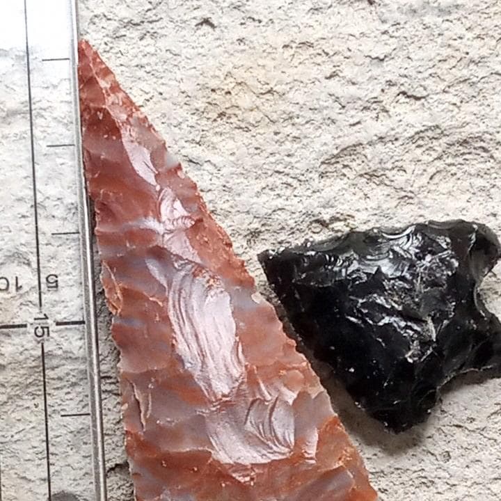 石器　有舌尖頭器　変成長石　黒曜石　矢じり　　180