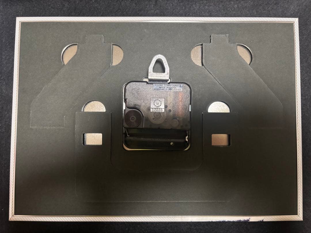 BEYOOOOONDS 小林萌花 直筆プリント入りクロック