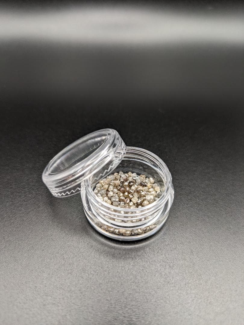 天然ダイヤモンド原石（蛍光アリ）　合計10カラット