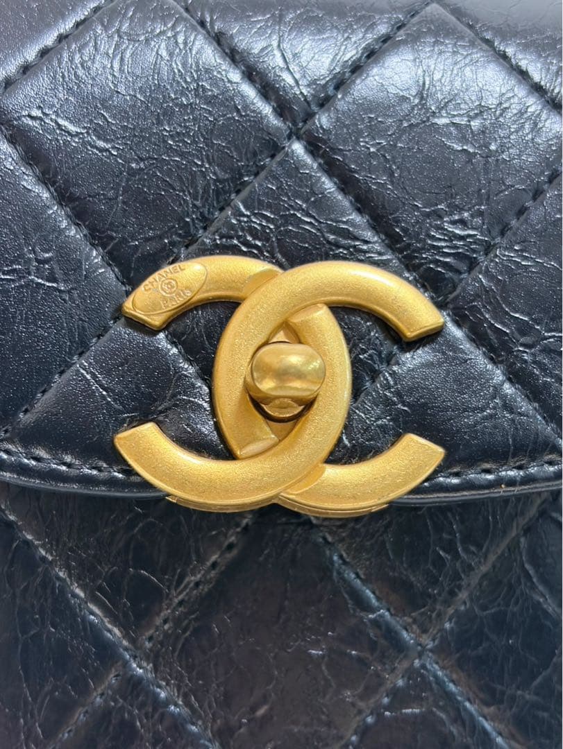 CHANELシャネルノベルティ　スマホショルダー　ケース