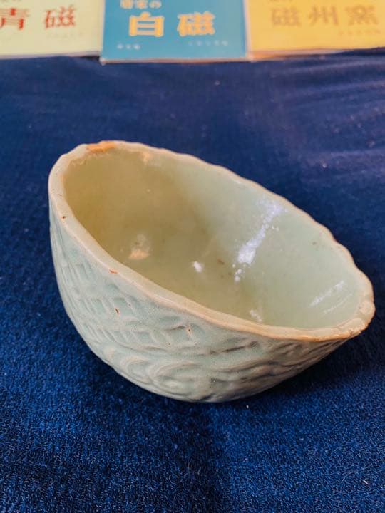 中国宋代龍泉窑葵口刻花碗、口沿有金修、