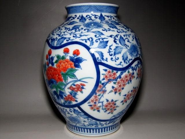 十二代 今泉今右衛門 錦唐津花模様花瓶 　　　m199