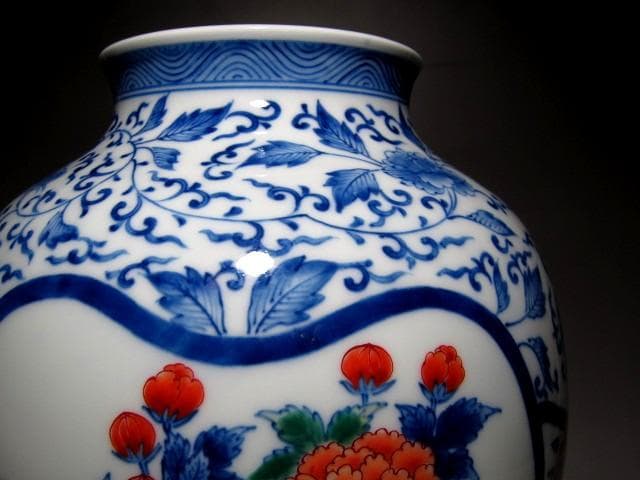 十二代 今泉今右衛門 錦唐津花模様花瓶 　　　m199