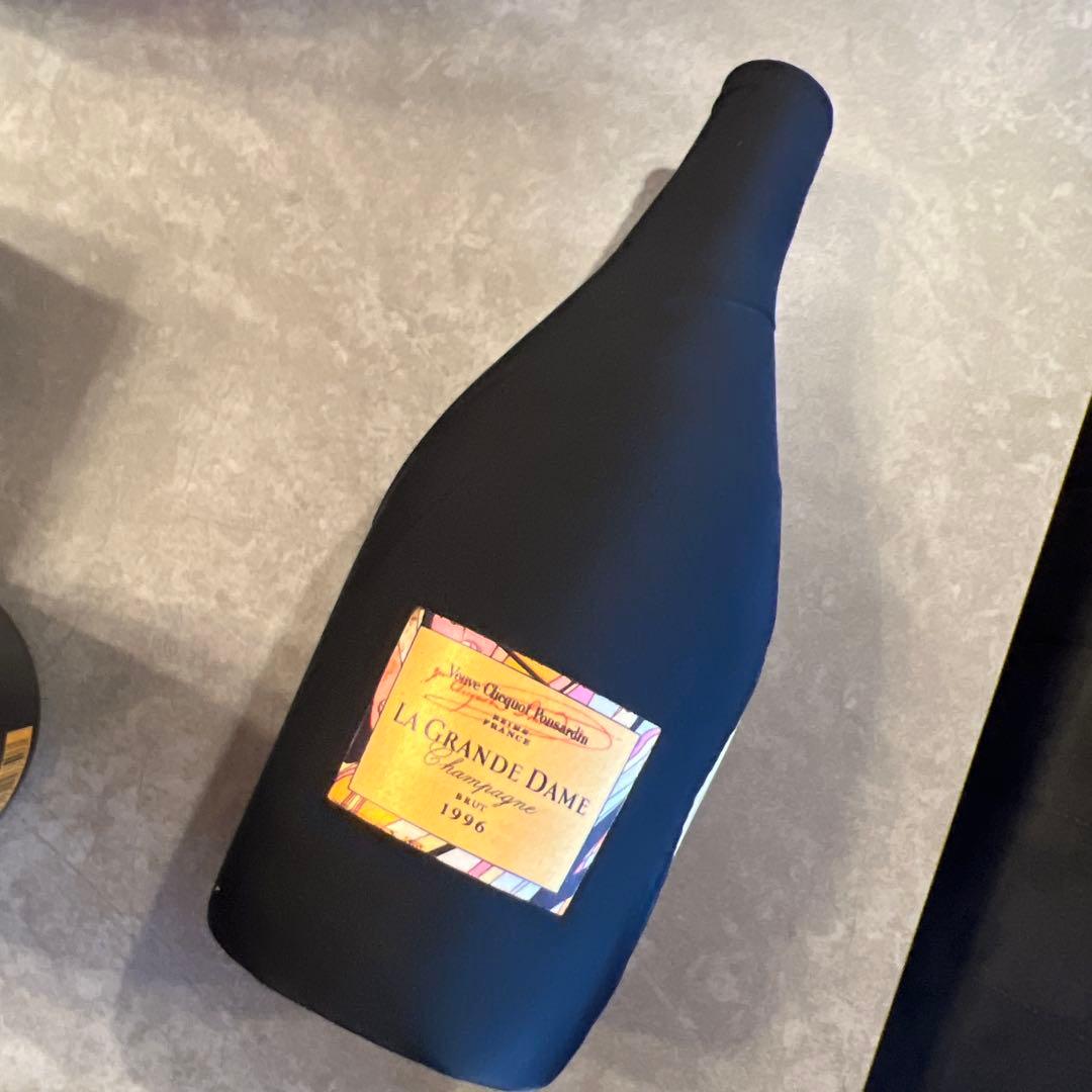 ヴーヴクリコ　エミリオプッチ　シャンパン　VeuveClicquot 1996