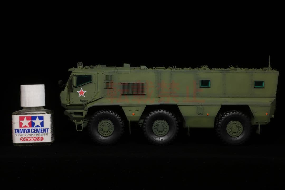 完成品 1/35 ロシア軍 タイフーンK 装甲兵員輸送車 プラモデル タコム