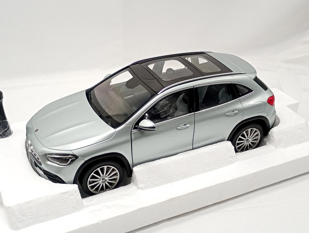 Z-Models 1/18 メルセデス GLA H247 2020 シルバー