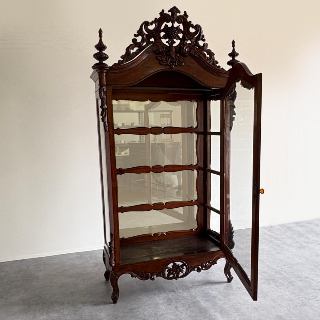 ロココスタイル 猫脚＆カルトゥーシュ彫刻のワードローブ