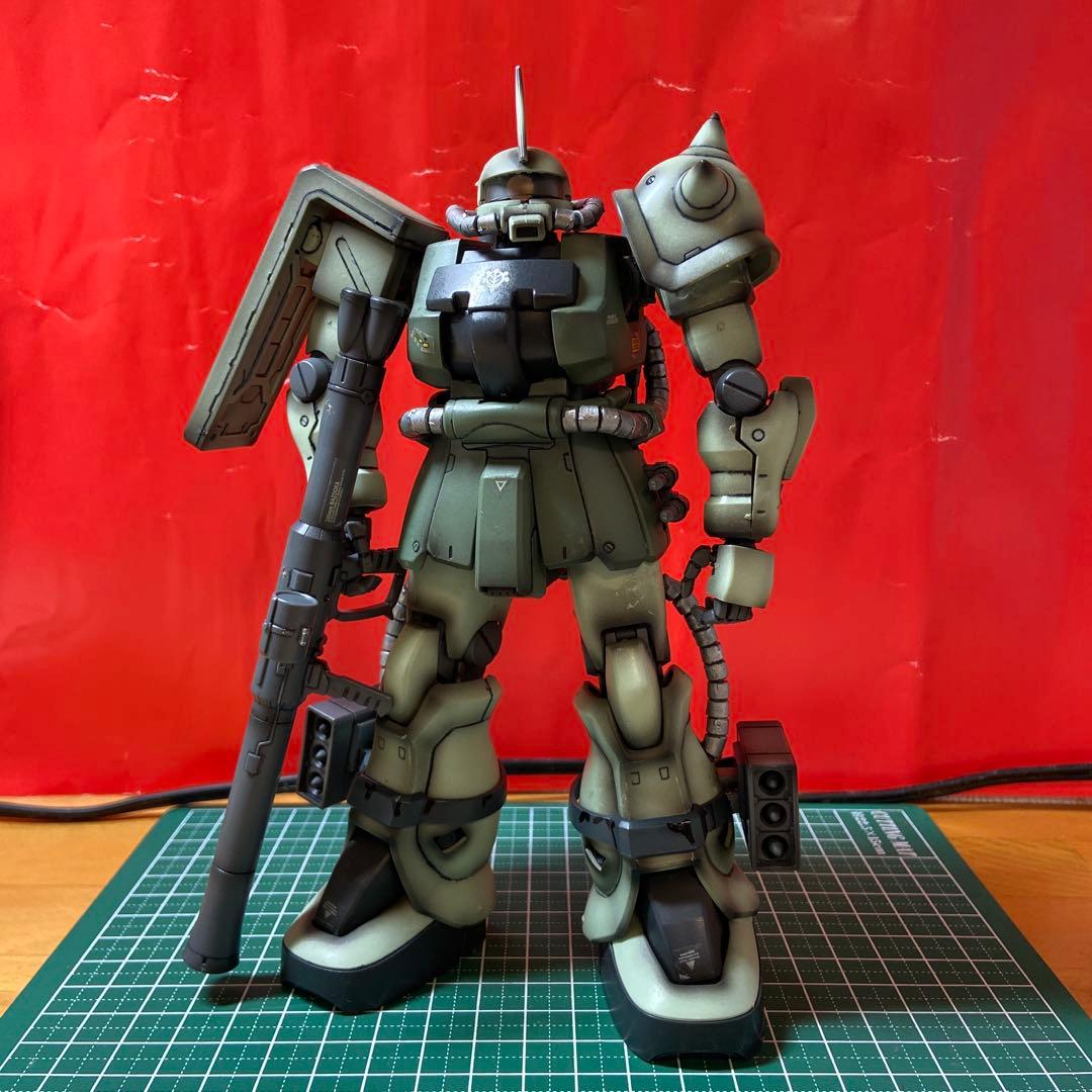 バンダイ　MG ザクⅡF2型　組み立、全塗装済　中古品