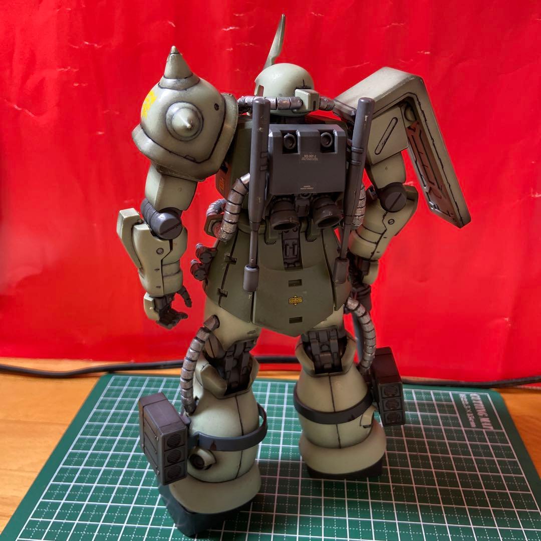 バンダイ　MG ザクⅡF2型　組み立、全塗装済　中古品