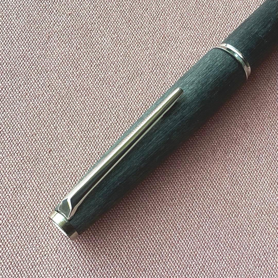 モンブランMONTBLANC 万年筆 ウッド調ボディ　ケース付未使用美品