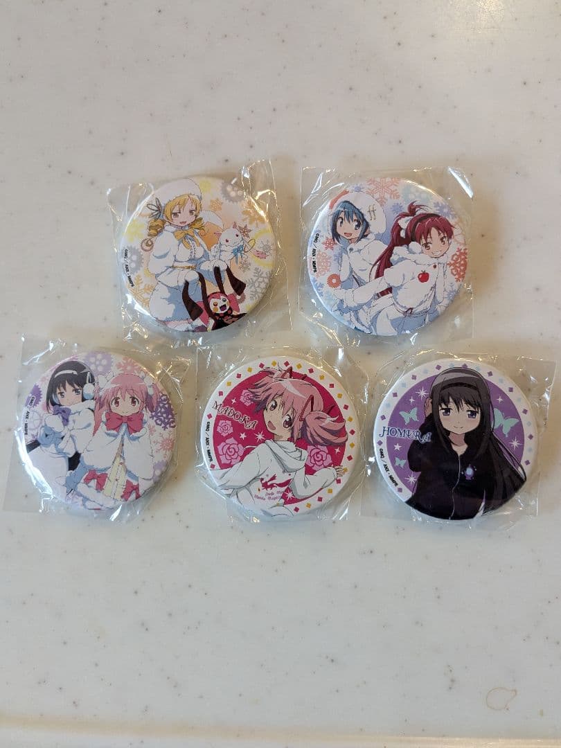 新品 魔法少女まどか☆マギカ 缶バッジ LAWSON 限定 国際展示場 雪