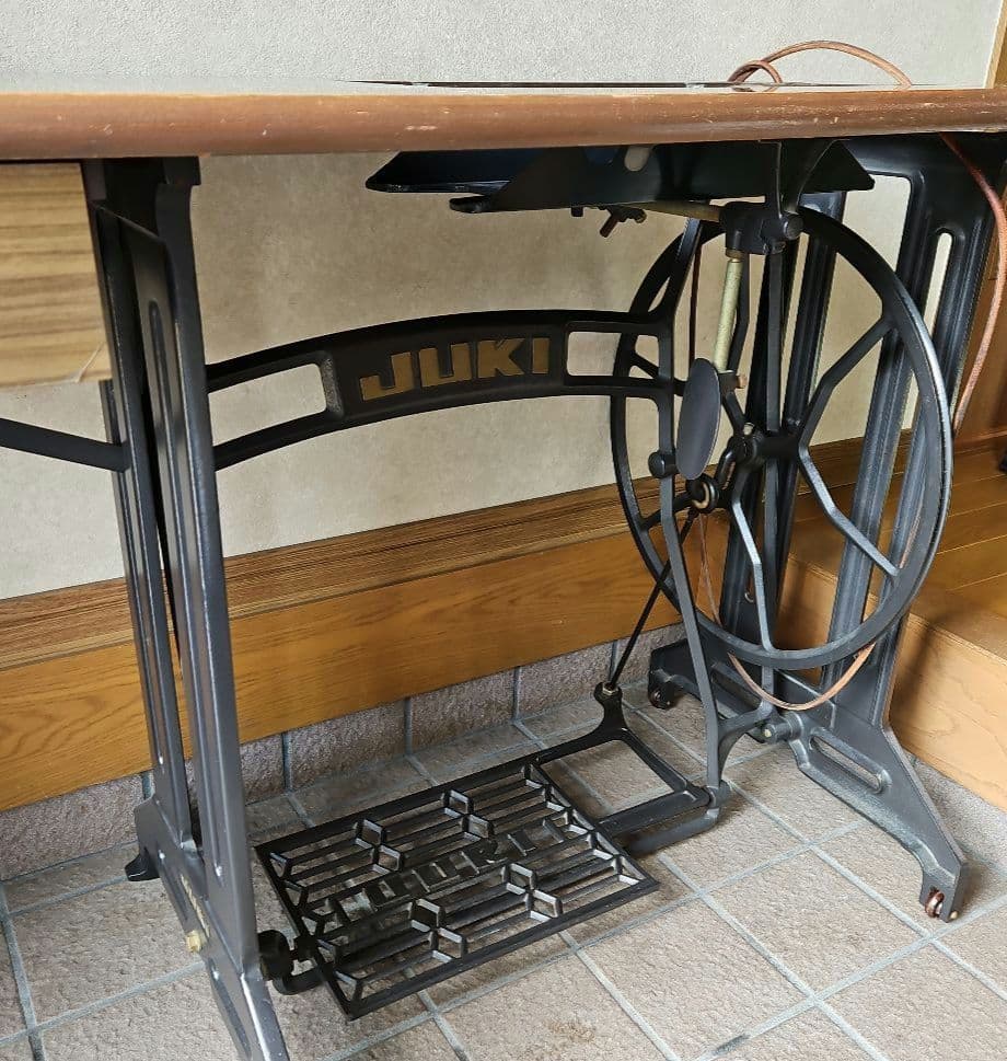 JUKI 足踏みミシン台 アンティーク 木製板付き 送料別