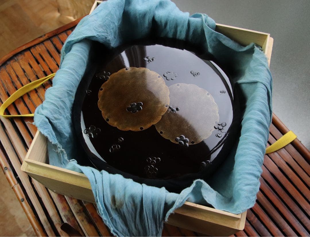 茶道具　古い食籠　雪輪に梅　亀　金蒔絵　闇蒔絵　木製　菓子器　梨子地　漆器　亀甲