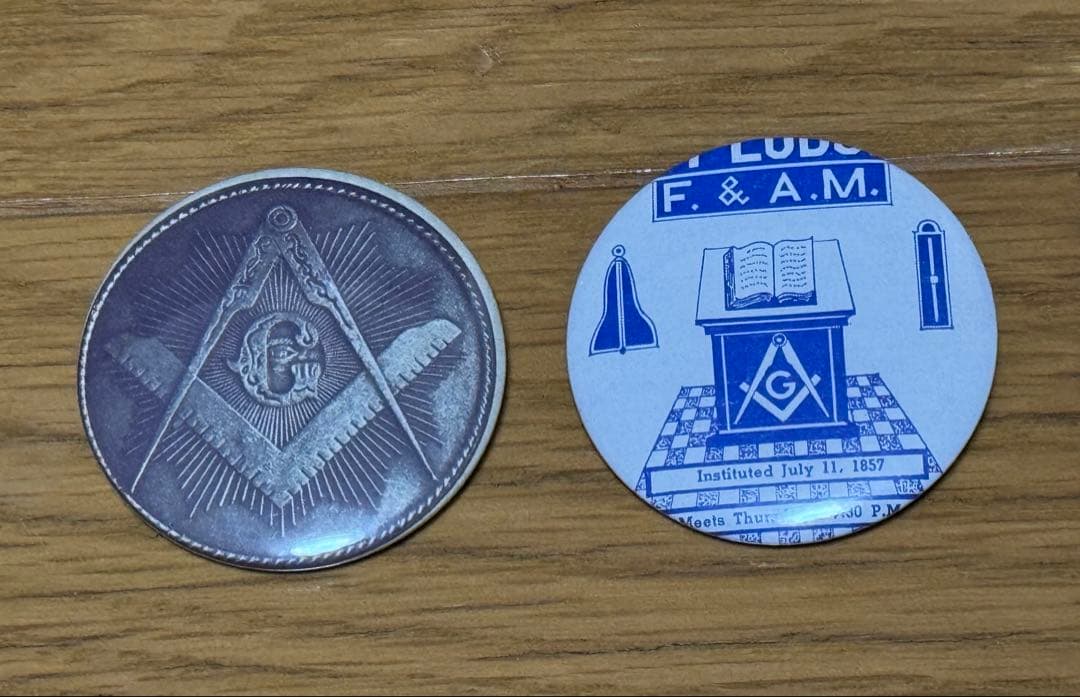 フリーメイソン アンティーク ペンダントトップ おまけ バッジ2個