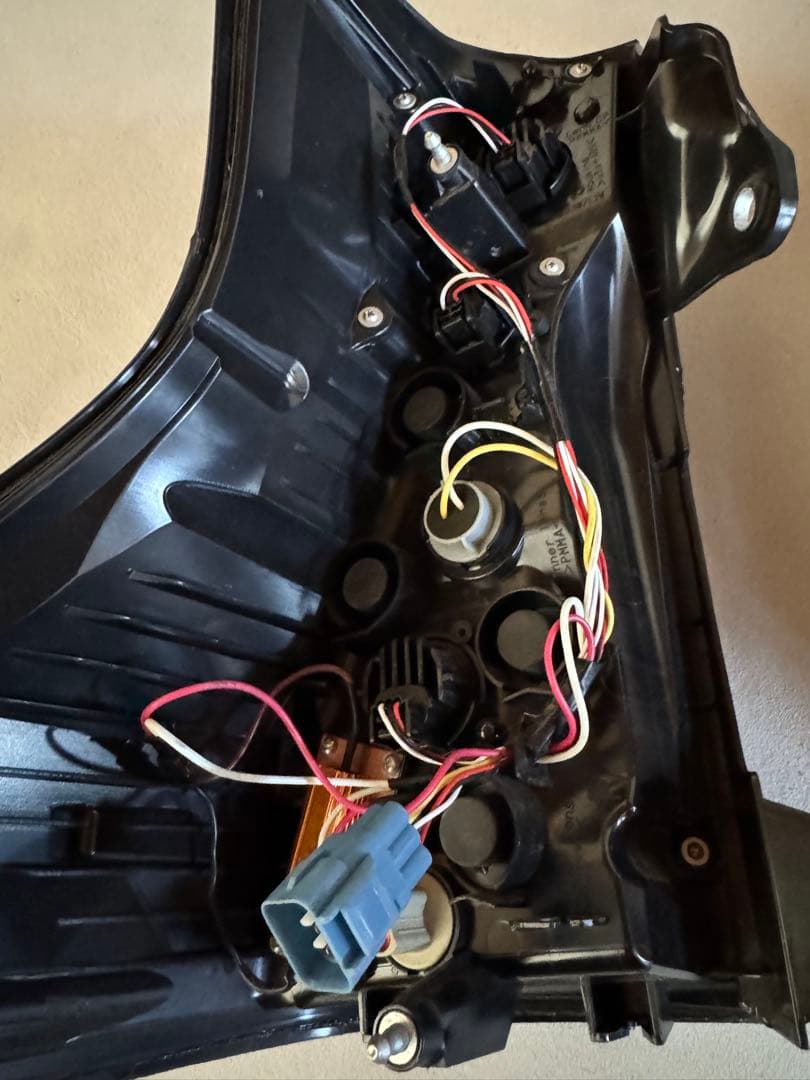 ランドクルーザープラド　流れるLEDスモークテールランプ