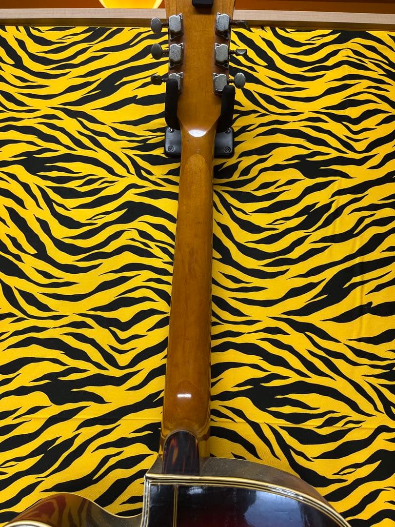 ヴィンテージ！？　セミアコースティックギター レッド