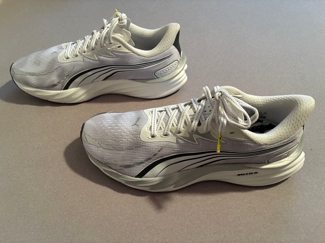 PUMA x charbon ヴェロシティ ニトロ 4 ランニングシューズ