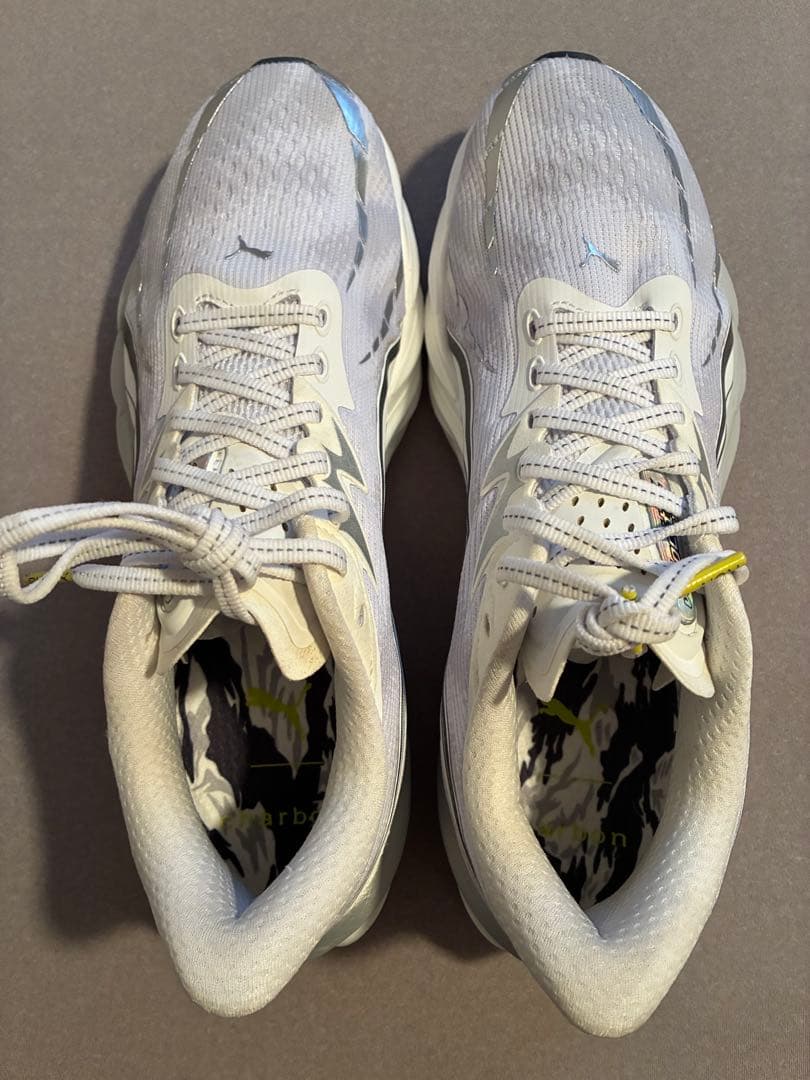 PUMA x charbon ヴェロシティ ニトロ 4 ランニングシューズ