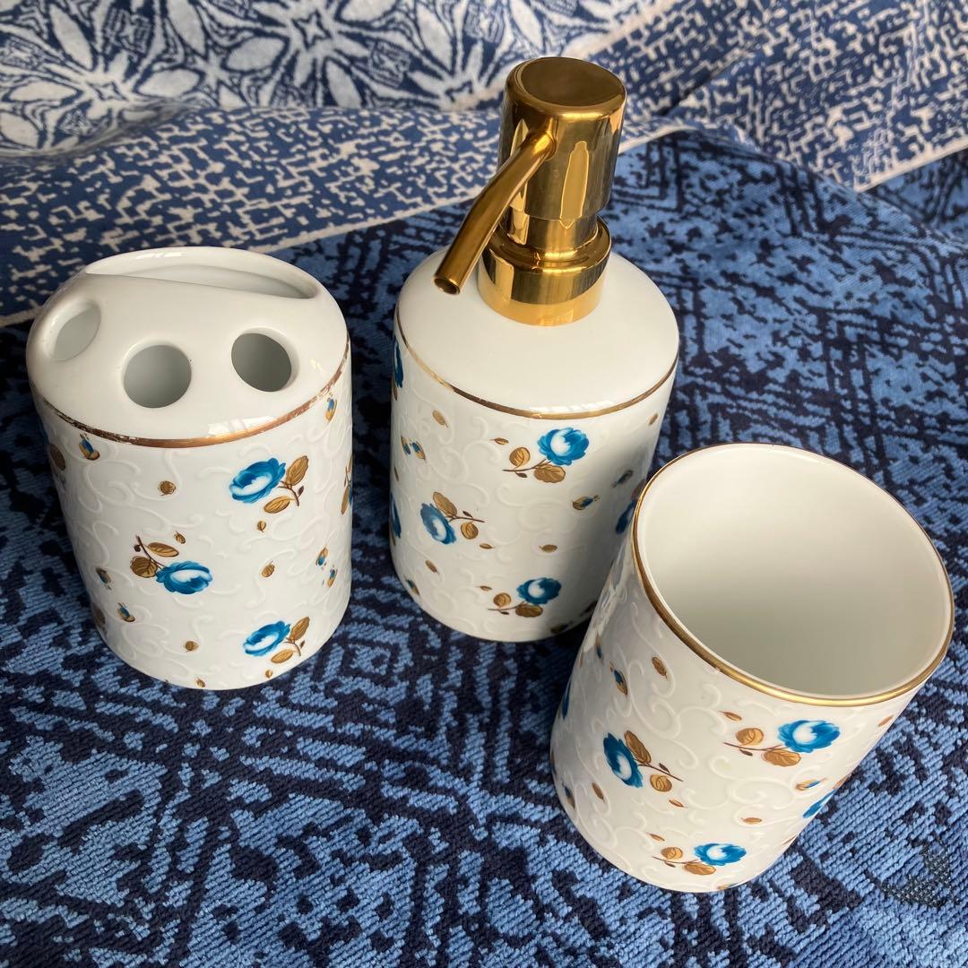 【美品⭐️イタリア製】T.Limogesリモージュ青い花柄 バスルーム3点セット