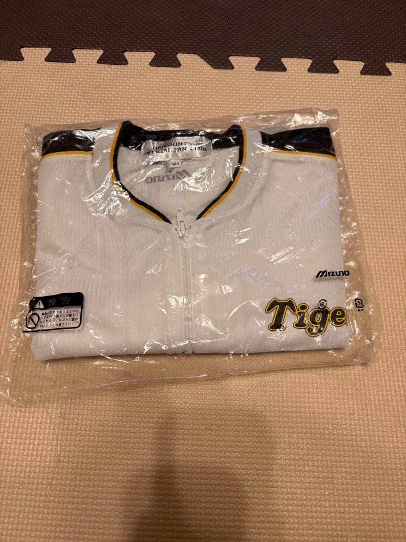 阪神Tigers 応援バッグ ＋応援服5着＋タオル2枚＋クッション＋うちわ