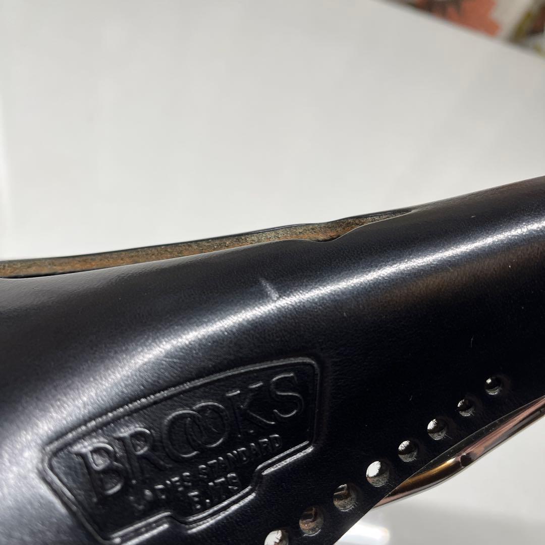 Brooks B17 Short Carved ブラック