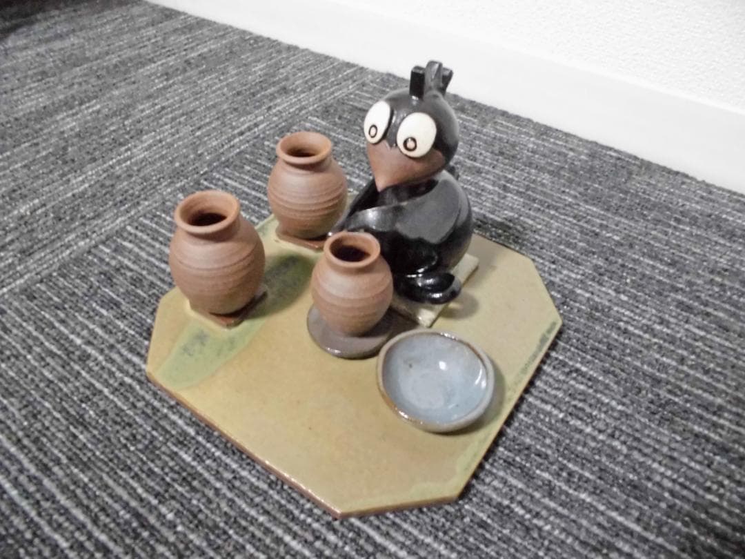 丹波焼　愛嬌のある陶器の置物　カラスの陶芸家　リビングのインテリアに　日本六古窯