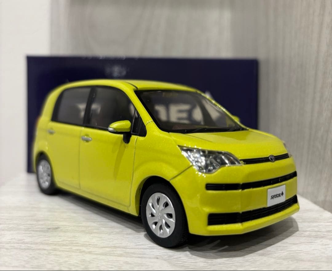 トヨタ スペイド　カラーサンプル