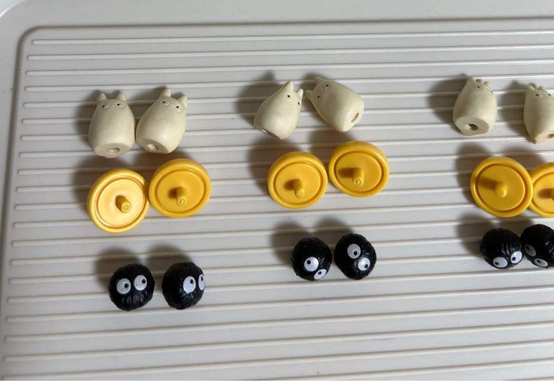 となりのトトロのフィギュア、小トト、まっくろくろすけのセット