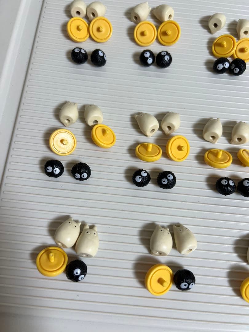 となりのトトロのフィギュア、小トト、まっくろくろすけのセット