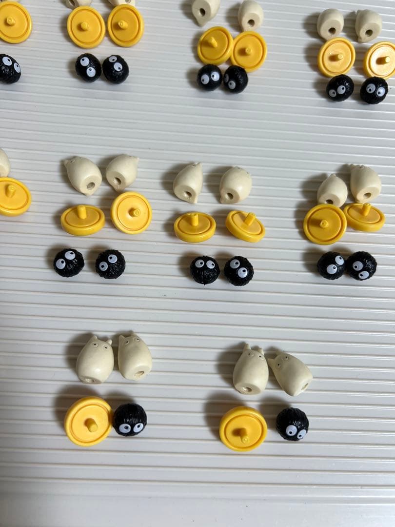 となりのトトロのフィギュア、小トト、まっくろくろすけのセット