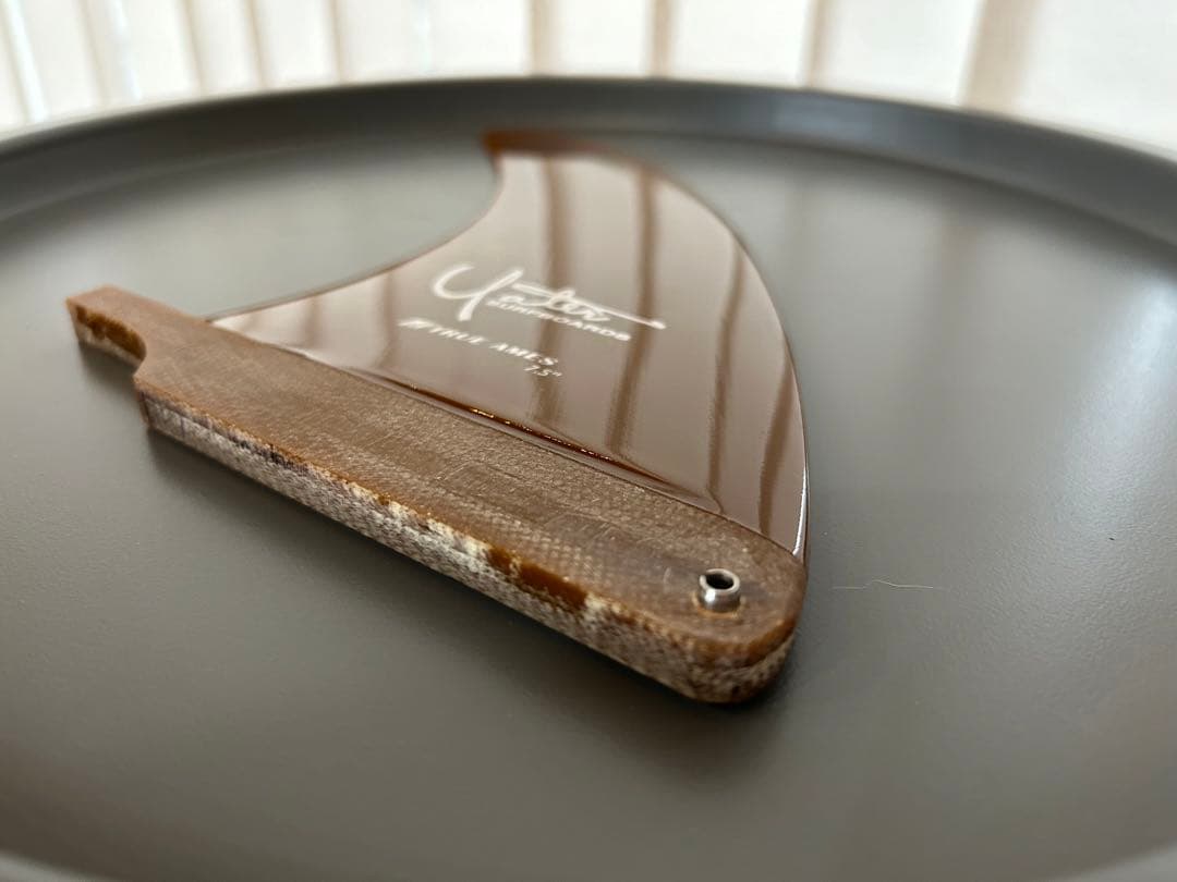 TRUE AMES YATER シングルフィン 7.5インチ ブラウン