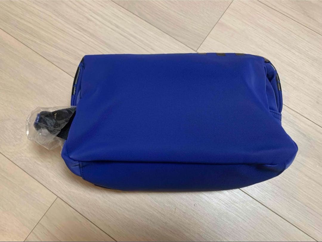 【新品未使用】マスターバニーエディション　ファスナーロゴ カートポーチ