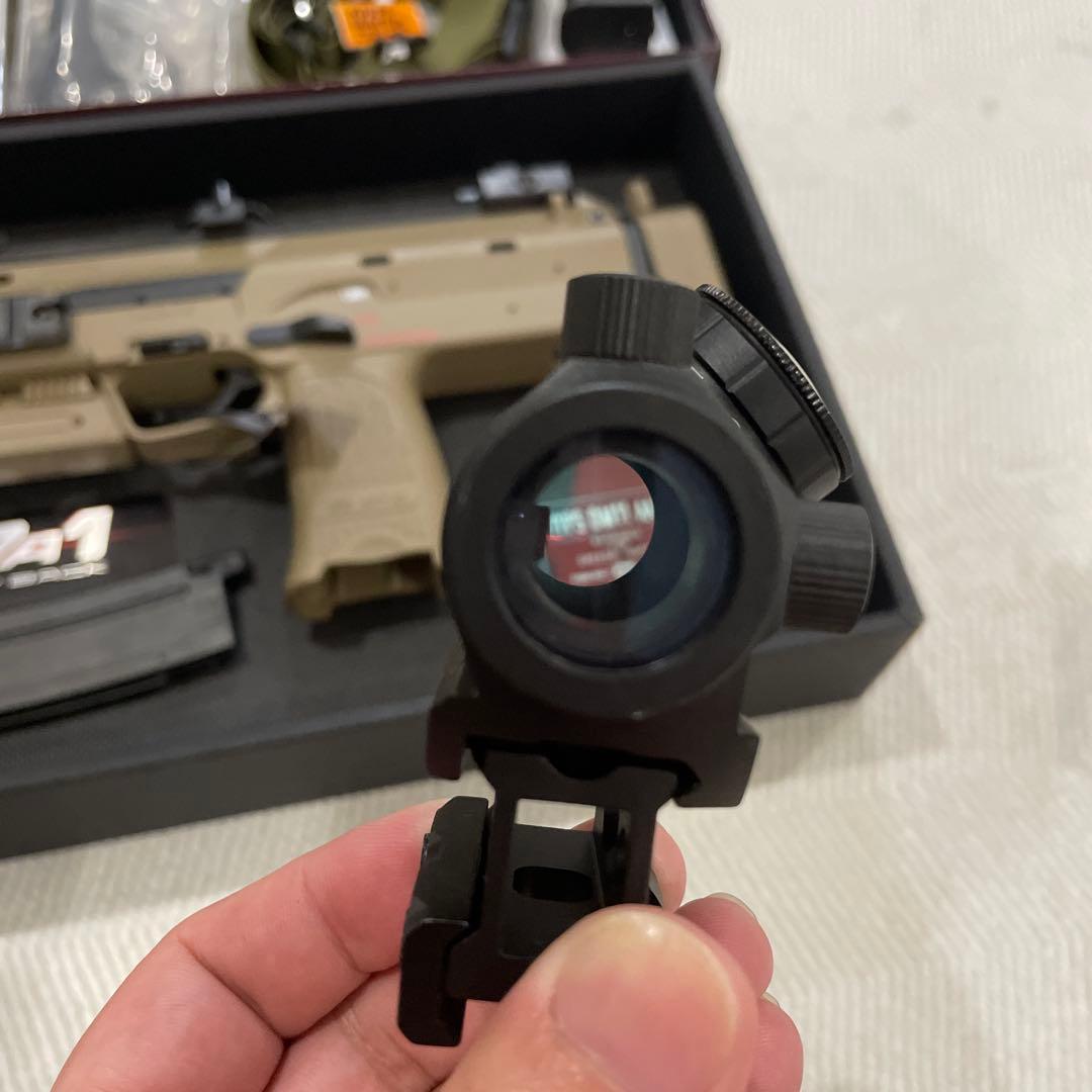 【美品】東京マルイ MP7A1 ガスブロ マガジン2本+サプレッサー/スコープ付