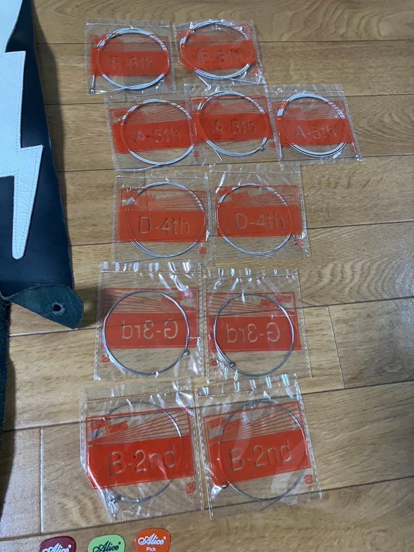 ギター　アリアプロ2 ピック　弦　付き　動作未確認　ソフトケース付き