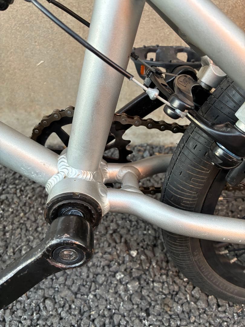 ARES STN BMX 自転車 シルバー・ブラック 16インチ