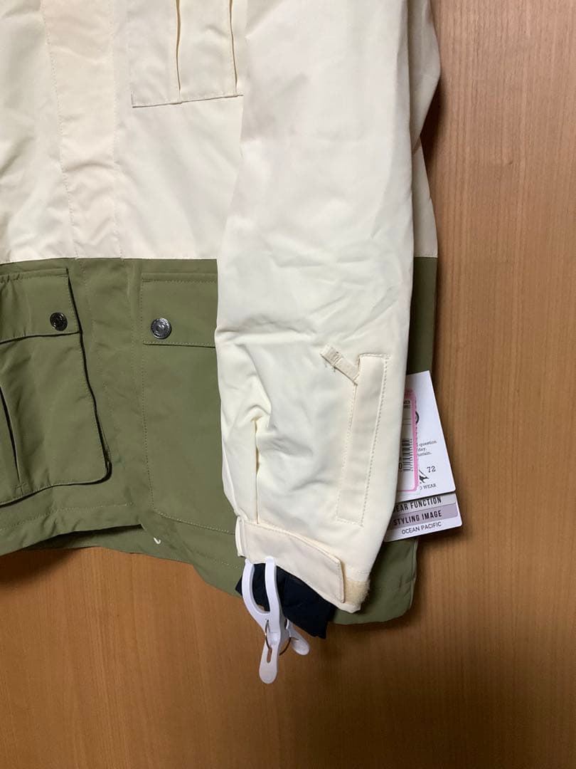 ホワイト/カーキ フード付きジャケット