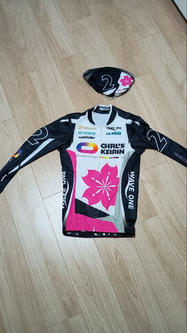 入手困難 ガールズケイリン　競輪　ユニフォーム ヘルメットカバー　実使用品