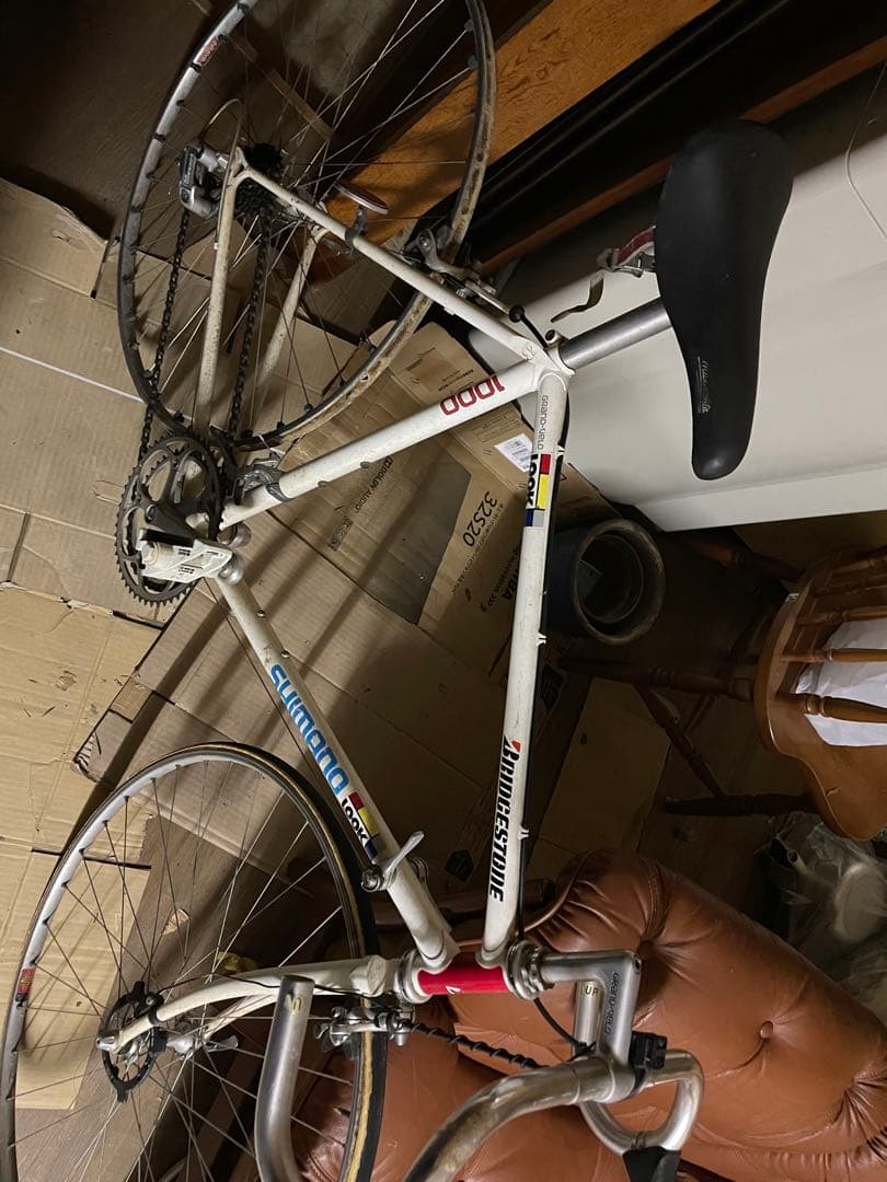 ブリジストン　1000 引取りでお願いします。