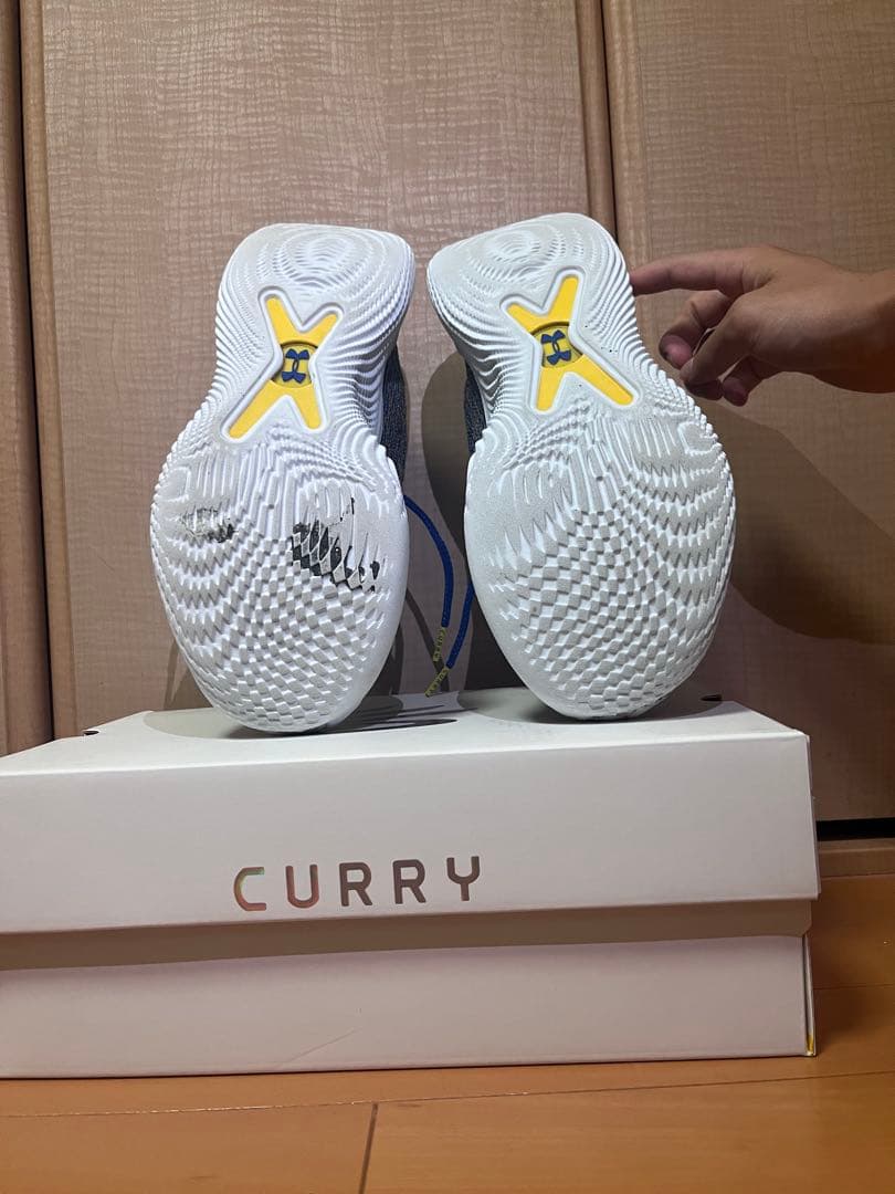 Curry Flow 10 バスケットシューズ