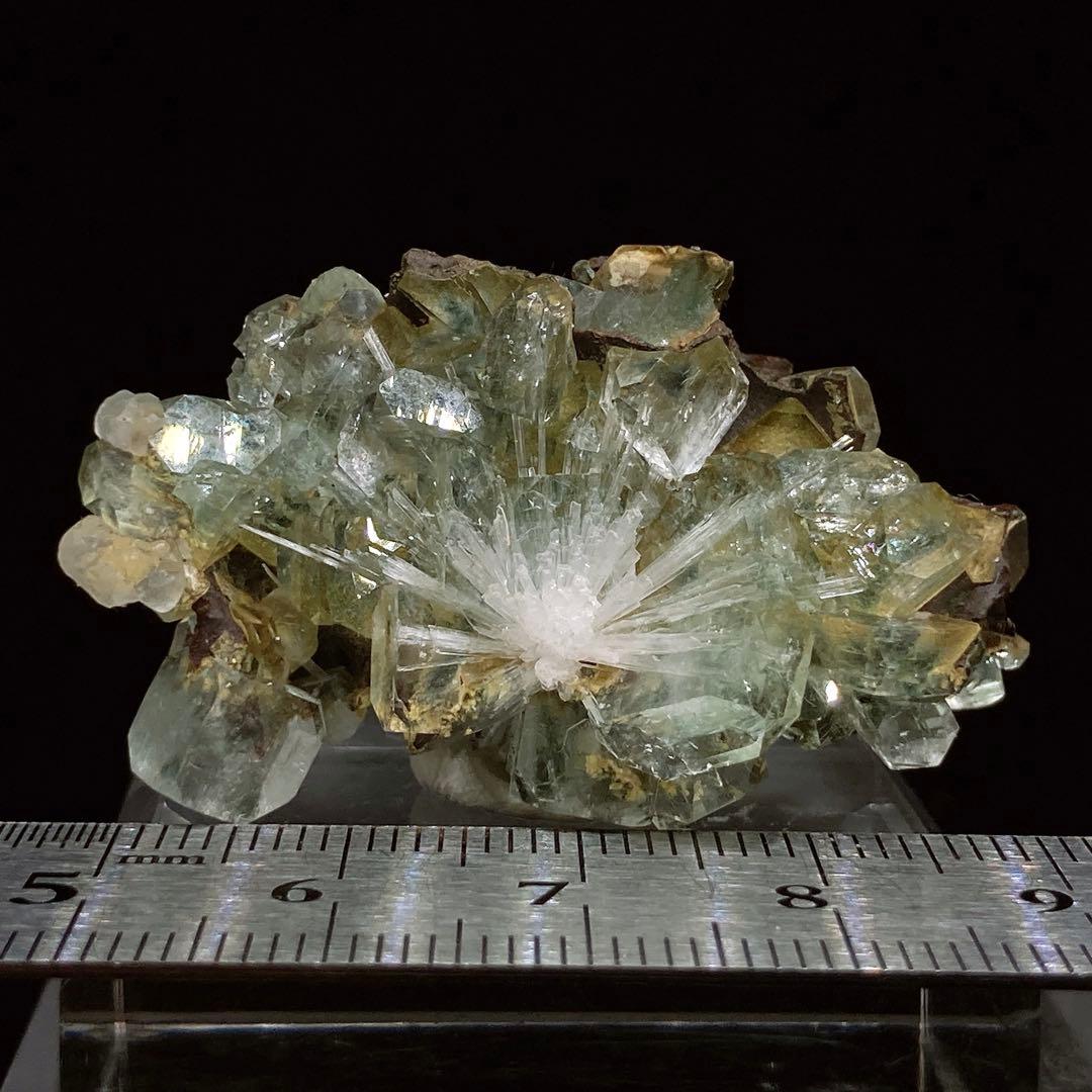 ま*ろ様 アポフィライト　スコレサイト　魚眼石　原石　鉱物標本　天然石　670