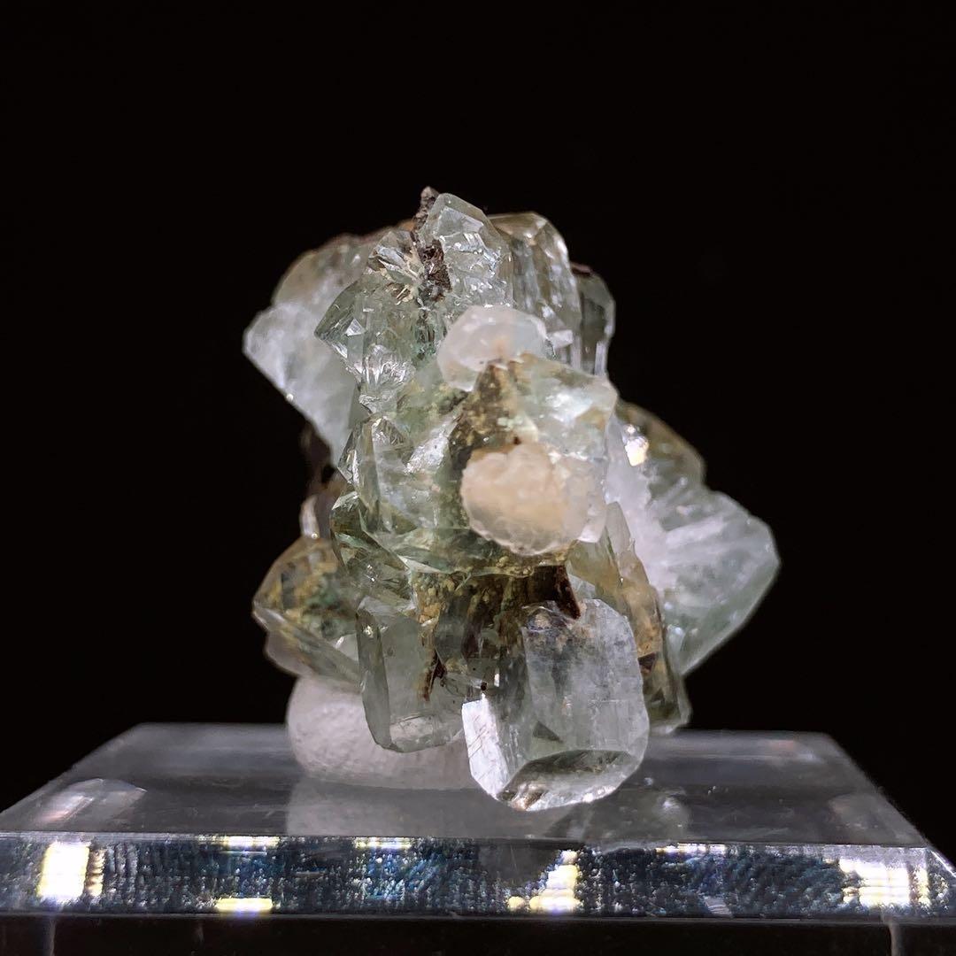 ま*ろ様 アポフィライト　スコレサイト　魚眼石　原石　鉱物標本　天然石　670