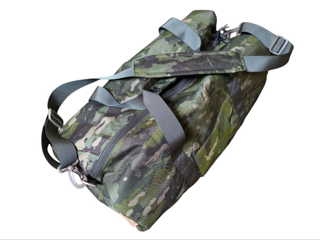 【実物】 ダッフルバッグ　マルチカムトロピック