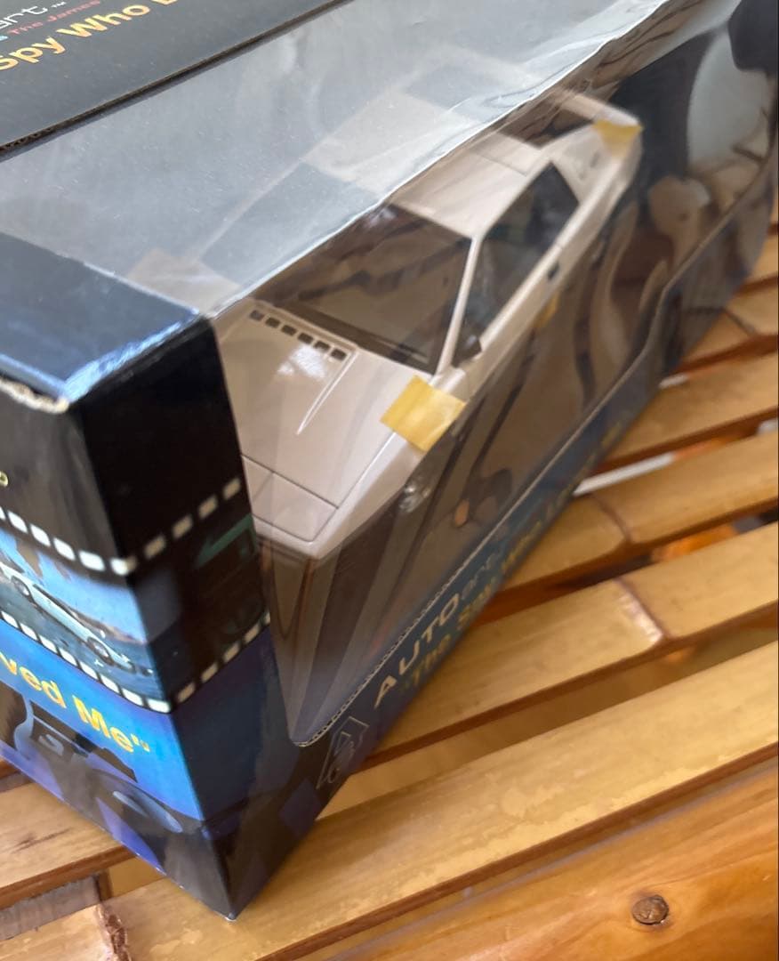 オートアート 007ロータス エスプリ ボンドカー 1/18ミニカー